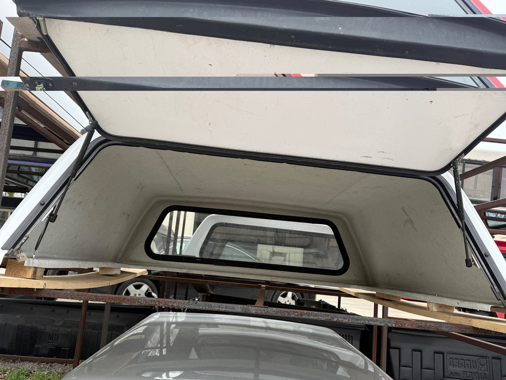 Used Dodge Ram Crew Cab 5.7 extra Short Bed fiberglass truck cap topper fits 2019-2025 LOCATION: A-3-2  CODE: CNMM522